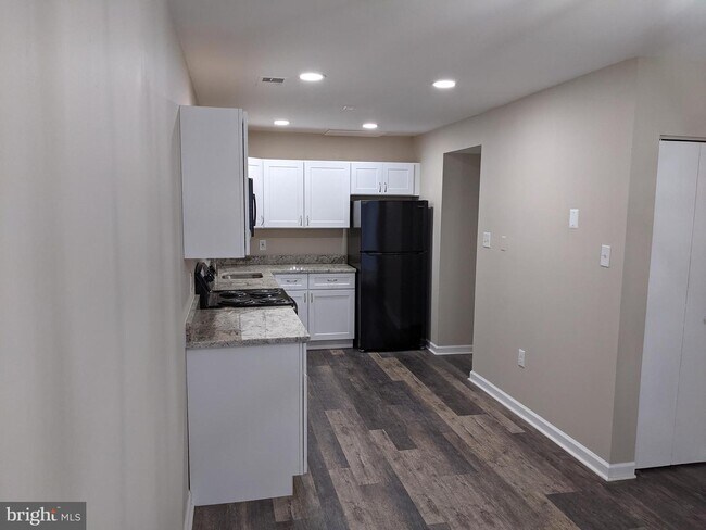 Building Photo - 7538 Woodbine Dr