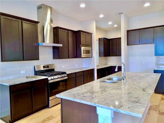 Foto del edificio - 1265 Summerbrooke Cir