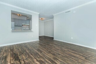 Building Photo - 3001 Hillcroft St