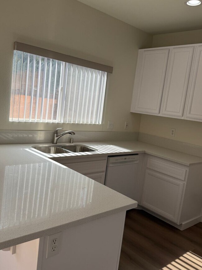 Foto del edificio - Fully Renovated and Move-In Ready