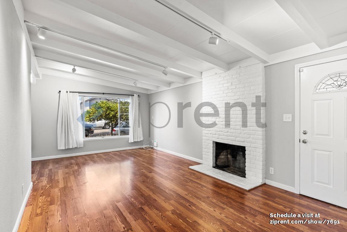 Primary Photo - 937 Las Palmas Dr