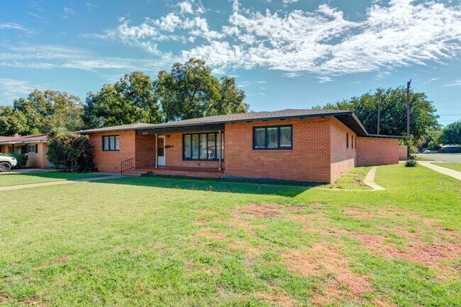 Foto del edificio - Spacious 4 bed 3 bath in Central Lubbock f...