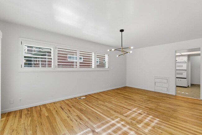 Foto del edificio - Spacious 4 Bed, 3 Bath Home Near Weber State