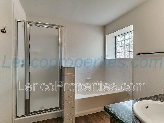 Foto del edificio - 1716 Briarcreek