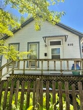 Building Photo - 810 Simpson St