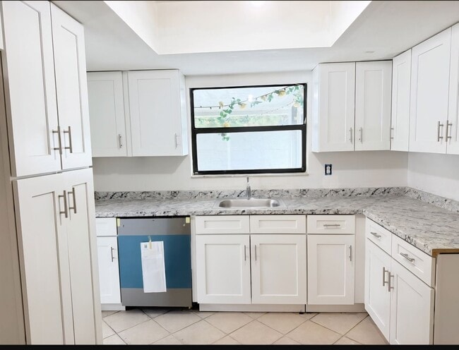 Building Photo - 2BR 2BA DUPLEX IN PELICAN COVE WEST