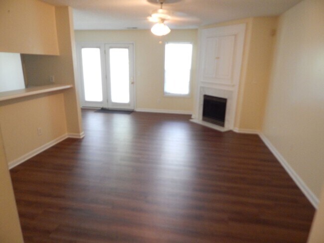 Foto del edificio - 2 bedroom 2 bath condo in Cape Cottages, Community Pool, Dog Park, Basketball Court,