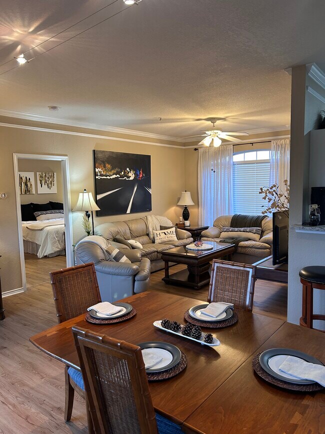 Foto del edificio - 4310 Bayside Village Dr