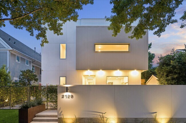 Foto del edificio - 2129 Quenby St