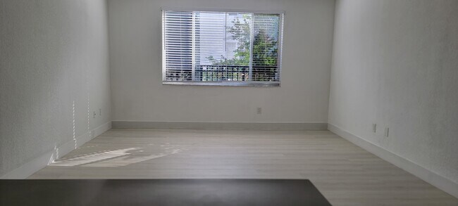 Building Photo - 781 SW 148th Ave