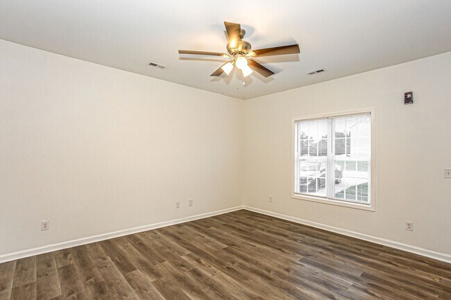 Foto del edificio - 100 S Little Texas Rd
