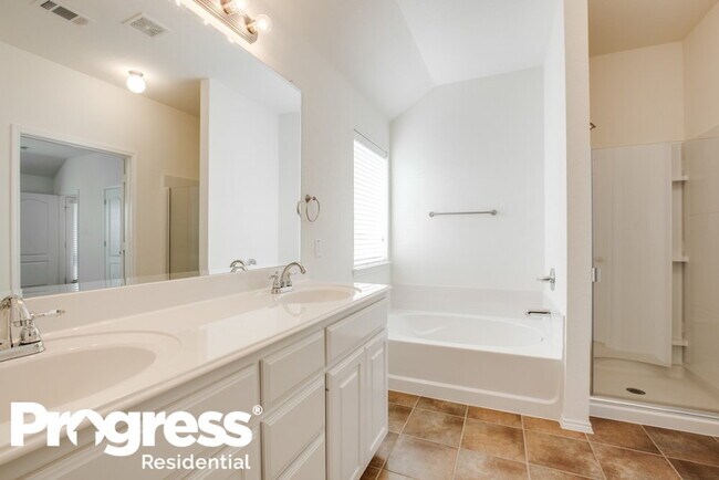 Building Photo - 1149 Hidden Lake Dr