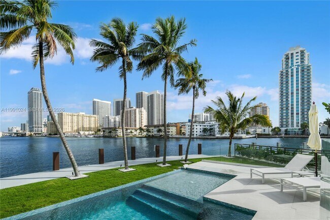 Foto del edificio - 501 Palm Dr