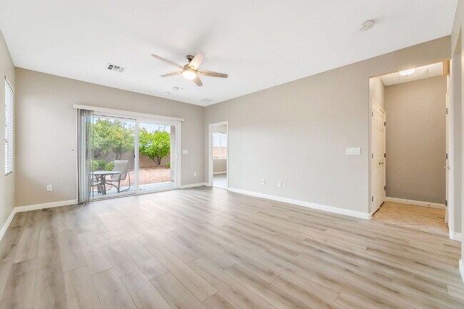 Foto del edificio - 55 and older Neighborhood in SOLERA DEL WEBB.  2 Bedroom, 2 bathroom