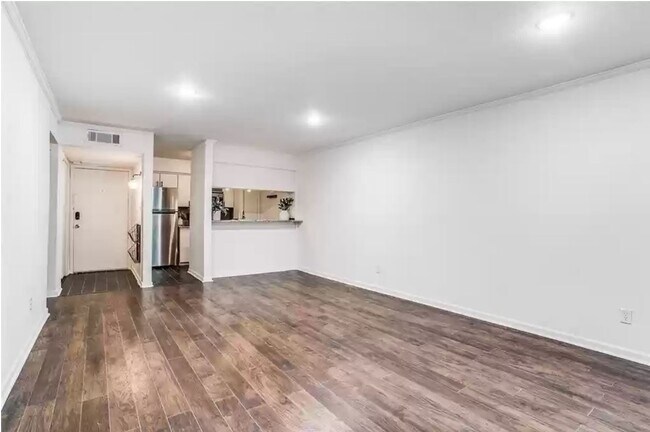 Foto del edificio - 4837 Cedar Springs Rd