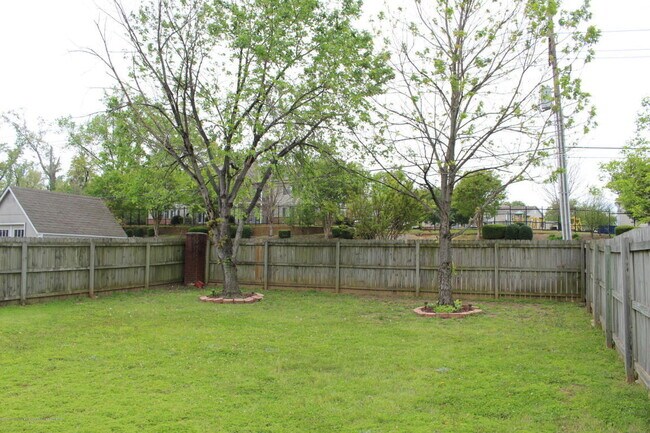 Foto del edificio - VILLAGES OF PLUM POINT, NEW FLOORS!