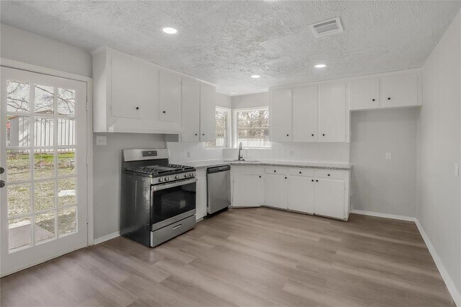 Foto del edificio - 7418 Wiley Rd