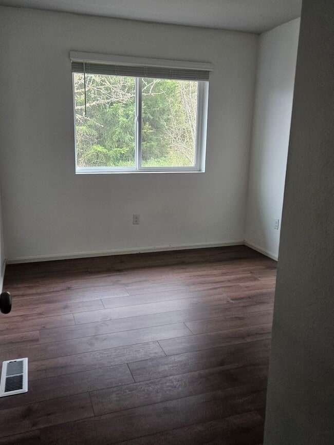 Foto del edificio - Newly built 3 bedroom w/loft plus 2 1/2 baths