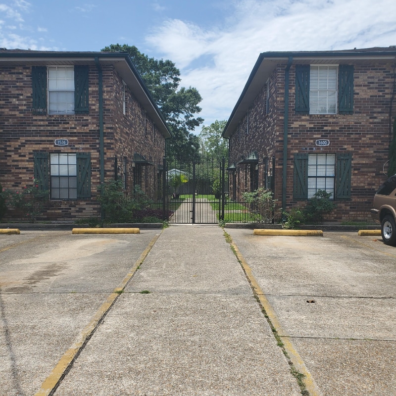 Building Photo - 1600 Hickory Ave