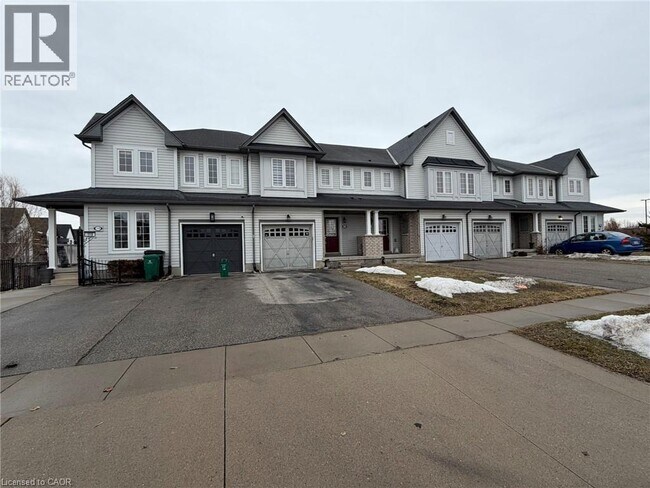 Photo du bâtiment - 121 Bloomington Dr