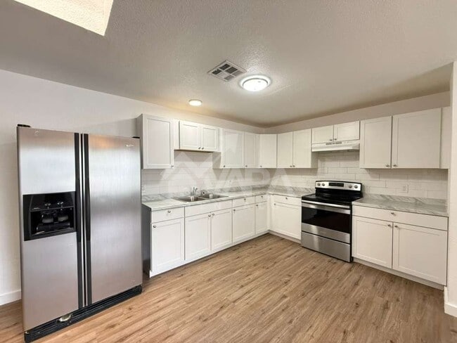 Building Photo - 6407 Greencastle Dr