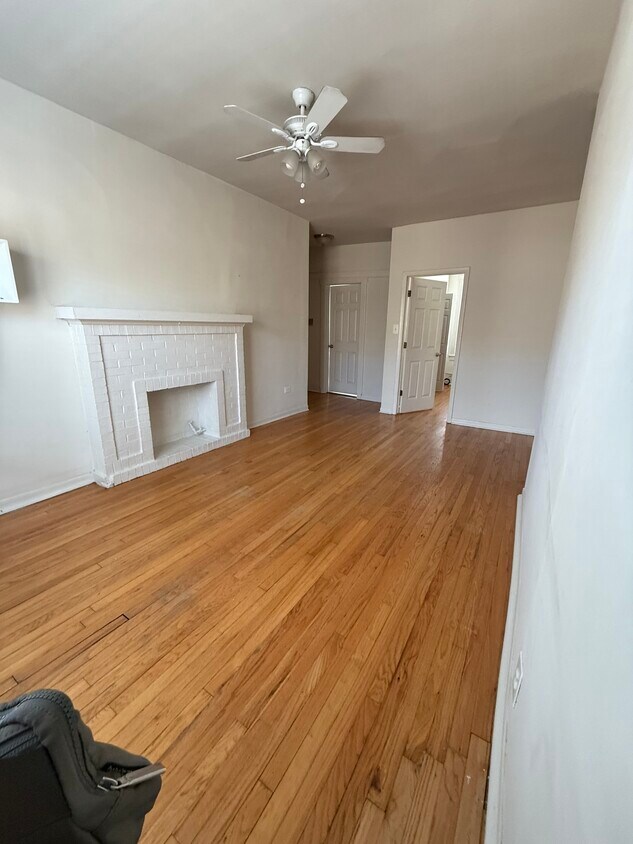 Primary Photo - 706 W Roscoe St