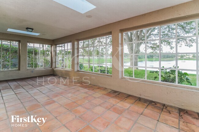 Foto del edificio - 372 Fairgreen Pl