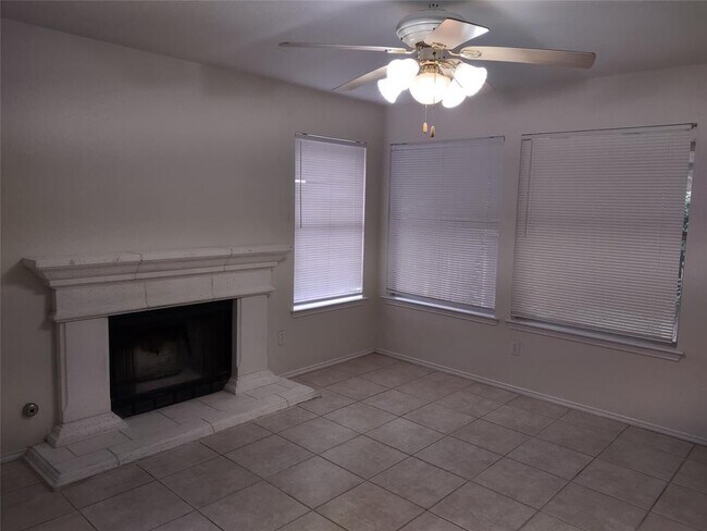 Building Photo - 8608 Devine Ln
