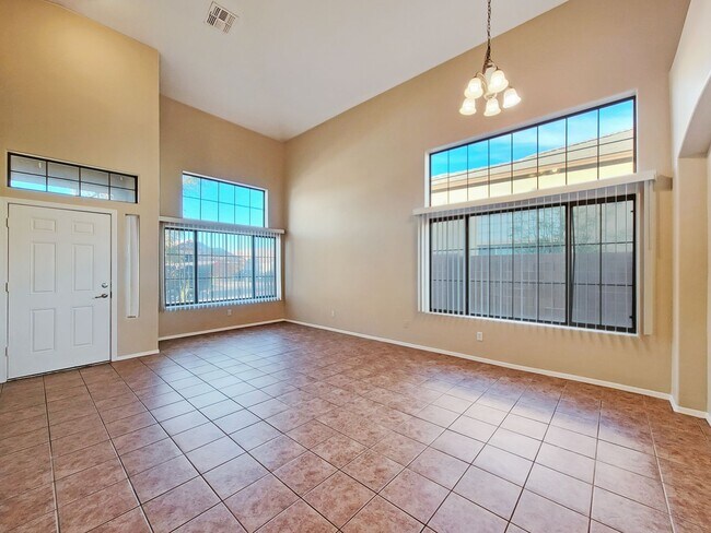 Building Photo - New interior! Lots of sq ft!