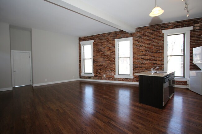 Building Photo - 2220 N Clark St