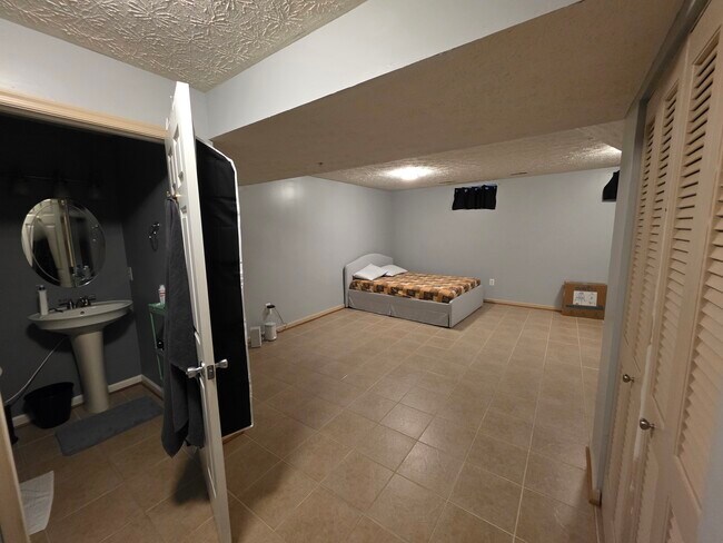 Foto del edificio - 1702 Barnwood Ct