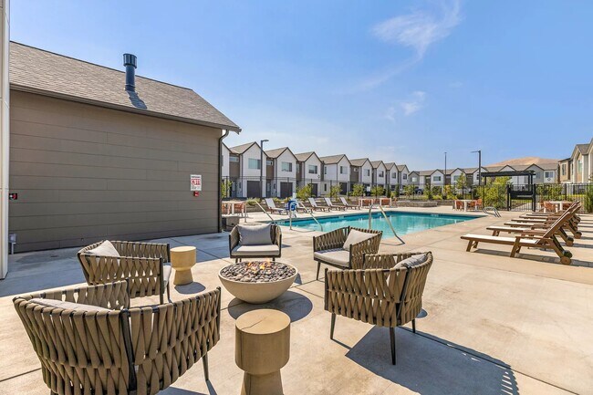 Foto del edificio - West Vine Townhomes