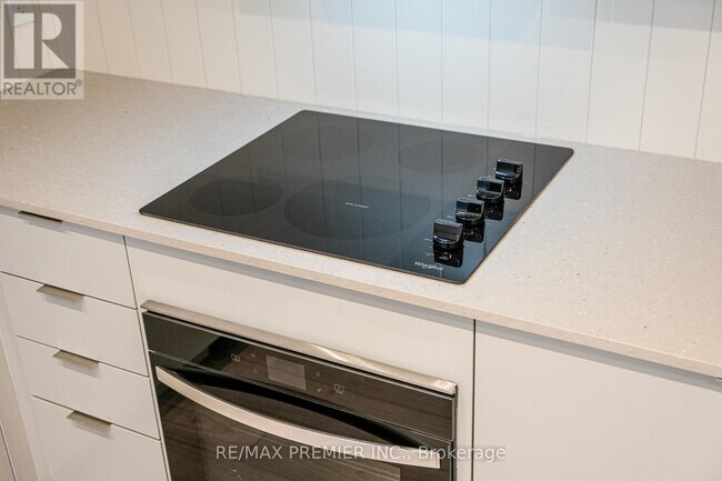 Photo du bâtiment - 498 Caldari Rd