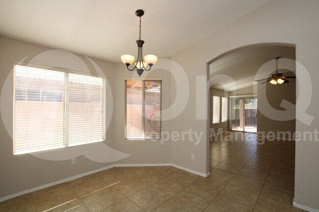 Building Photo - 142 W Smoke Tree Rd