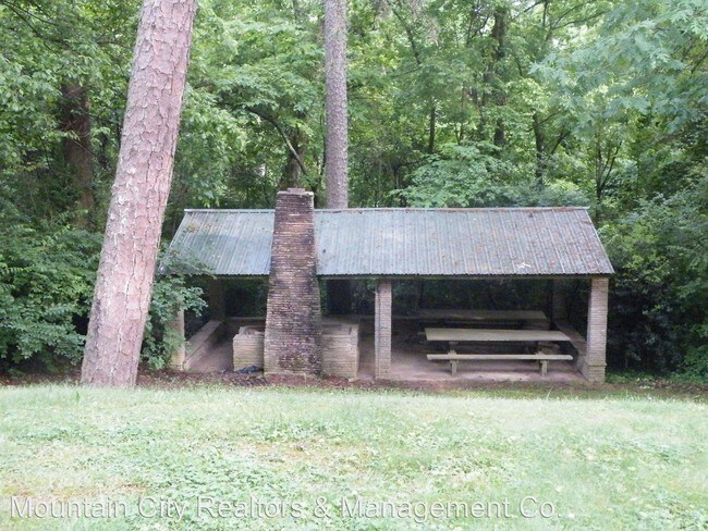 Building Photo - 1 br, 1 bath Apartment - 948  James Blvd