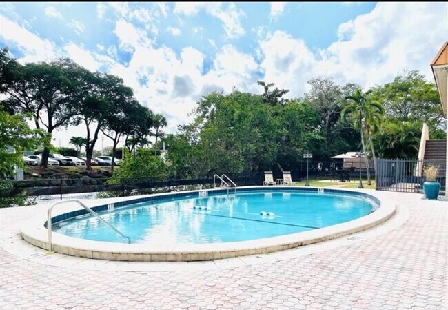 Foto del edificio - 9 NE 19th Ct