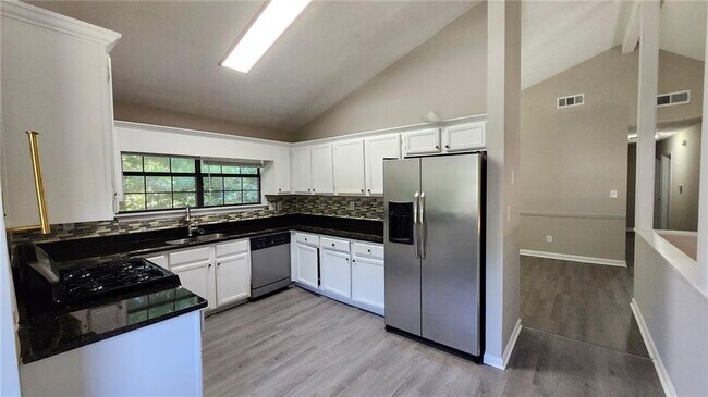 Foto del edificio - 3724 Spring Garden Ln
