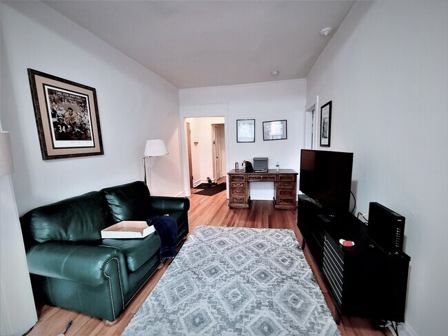 Foto del edificio - 709 W Cornelia Ave
