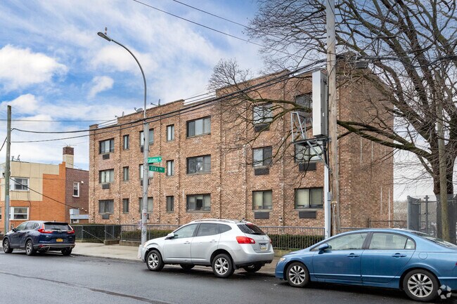 Building Photo - 79-39 Calamus Ave