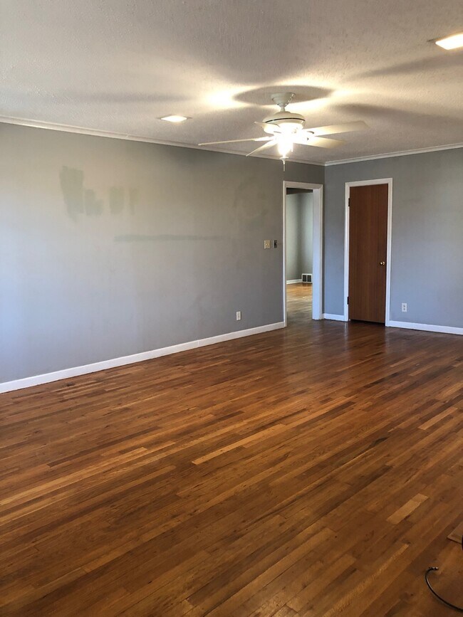 Foto del edificio - Adorable 2 Bedroom, 1 Bathroom Duplex off ...