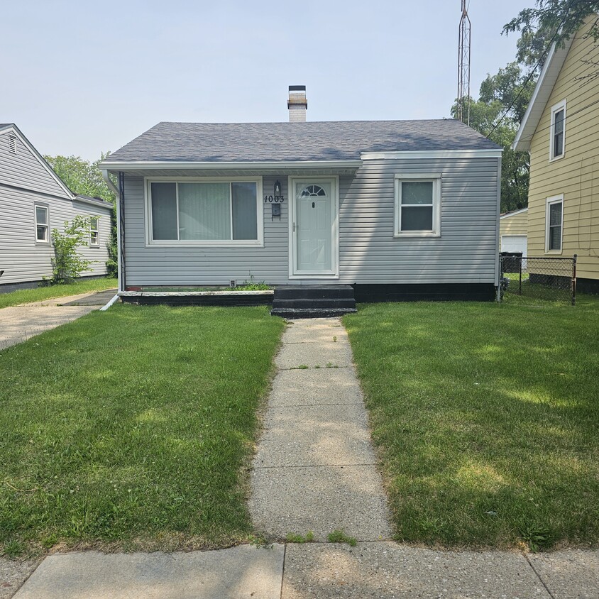 House Front - 1003 Washburn St
