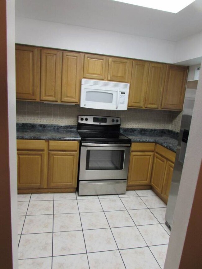 Building Photo - 2 Bedrooms/ 2 Baths, Large 2 story 1,050+ ...