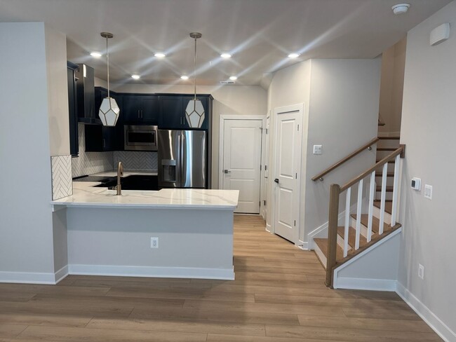 Building Photo - 3BD/2.5Ba Brand New End-Unit condo in vibrant One Loudoun