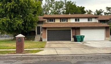 Building Photo - 739 Whispering Pine Dr