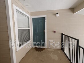 Building Photo - 3800 SW 20th Ave