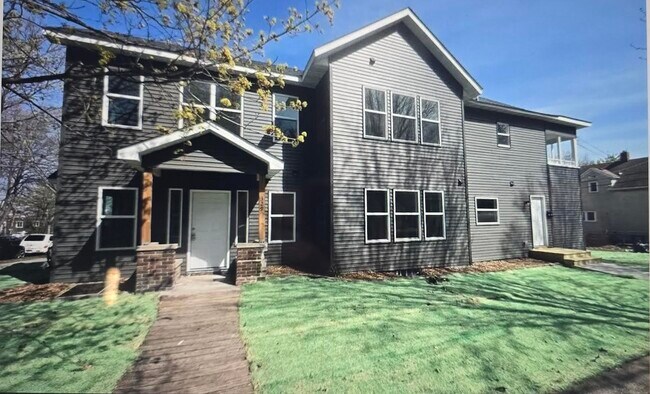 Building Photo - 329 30th Ave N