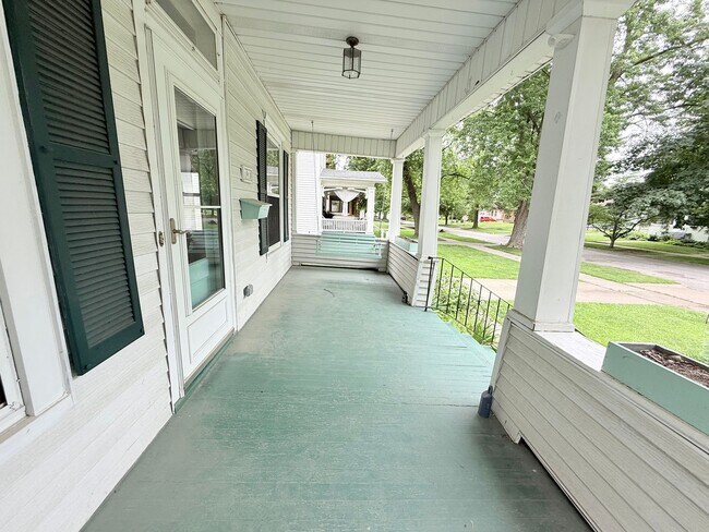 Foto del edificio - Spacious 3-Bedroom Home with Modern Comfor...