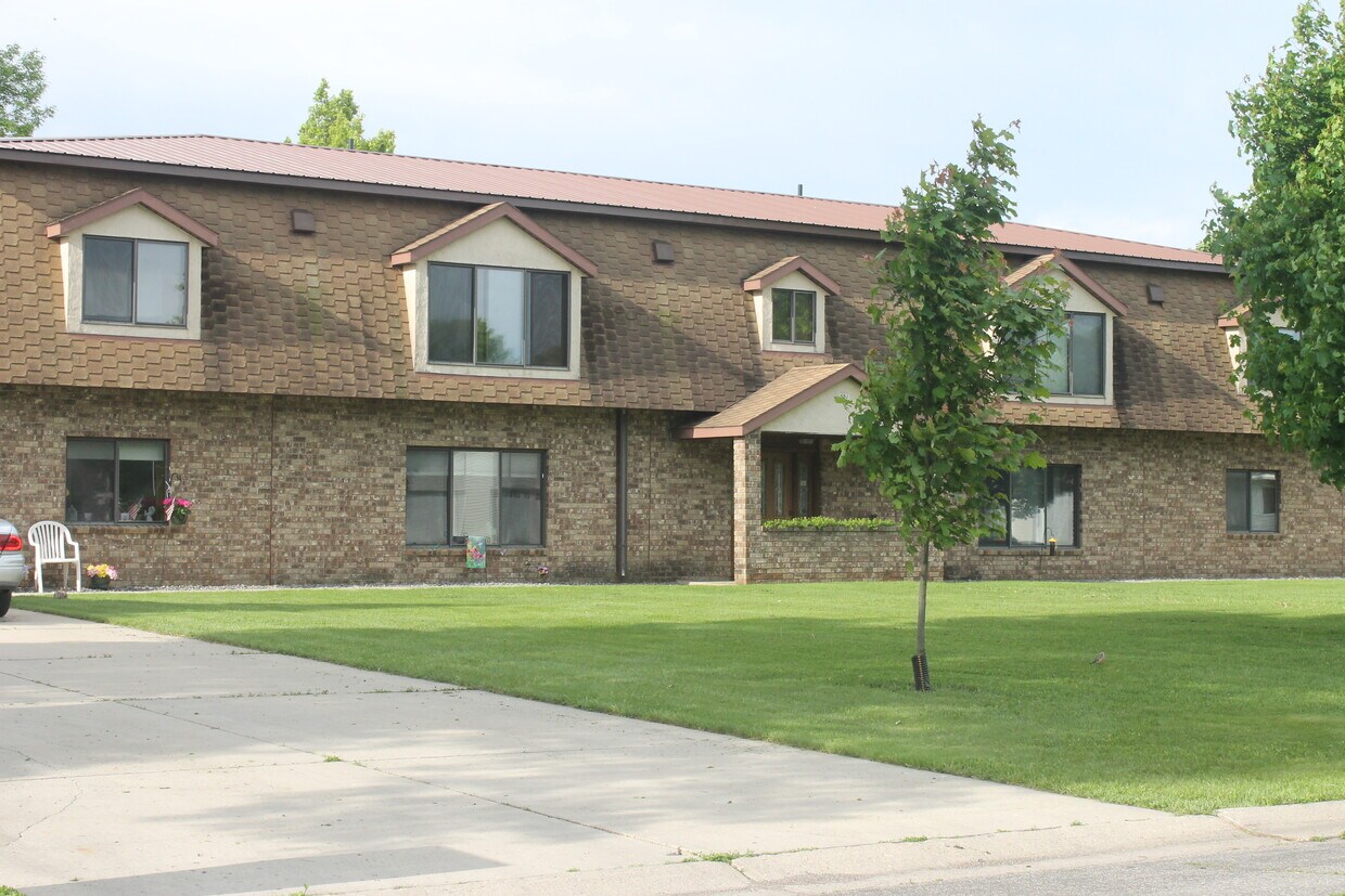 Building Photo - 501 Portland Dr SW