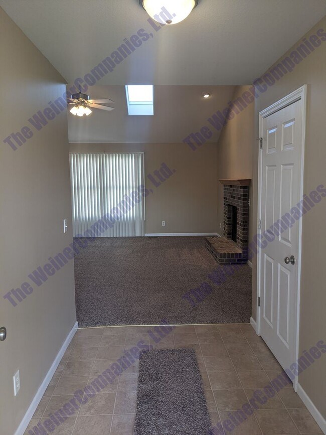 Building Photo - Sublease available this July!