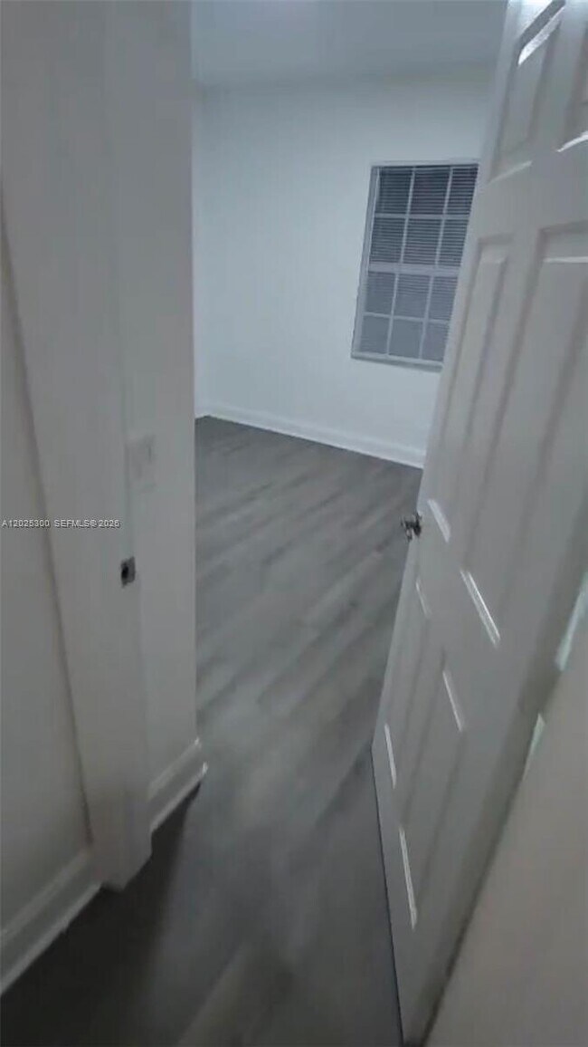Foto del edificio - 4216 Leo Ln
